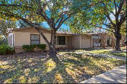 Investors Welcome!  Well maintained 3/1 Mid-century home!