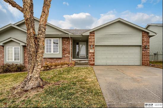 5126 Lakecrest Drive, Papillion NE 68133