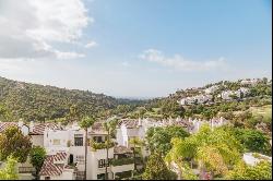 Exquisitely renovated duplex penthouse with panoramic views in L, Benahavís 29679