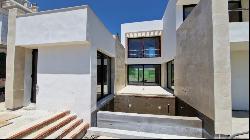 Brand-new villa to be completed located in a prime central area , Marbella 29660