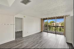 10525 SW 112th Ave Unit 302, Miami FL 33176