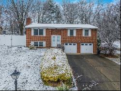 29 Farmcrest Dr, Cecil PA 15321