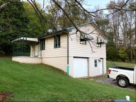 230 Sandy Hill Rd, Middlesex Twp PA 16059