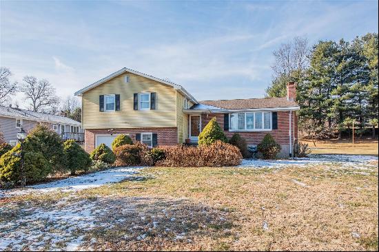 196 Ridge Crest Circle, Wethersfield CT 06109