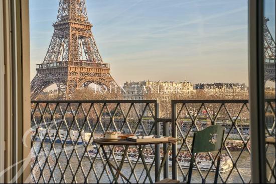 Apartment with fabulous views of the Seine and Eiffel Tower