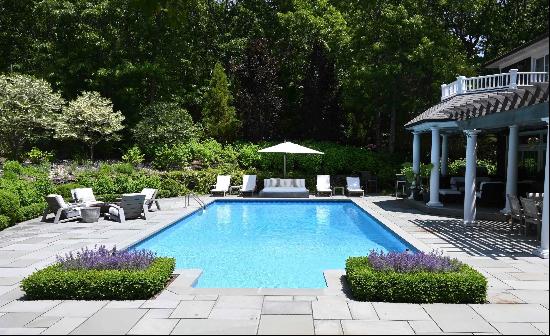 Your Dream Hamptons Retreat: 6 Bedrooms, Pool & Tennis CourtExperience the ultimate Hampto