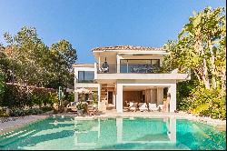 Fantasic villa with sea views and swimming pool in Vallpineda, Sitges