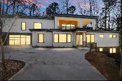 Enjoy Privacy and Luxury at this Contemporary Estate!