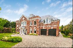 Expansive family home with private swimming pool for rent in Oxshott