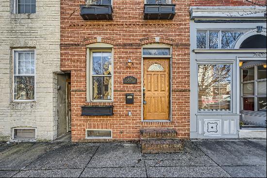 Federal Townhouse in Canton