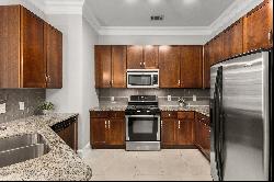 Large Updated Condo - Close to Vinings Jubilee and the Battery!