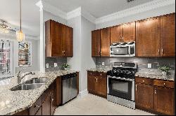 Large Updated Condo - Close to Vinings Jubilee and the Battery!