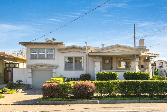 Charming 1920s Fernside Fixer with Endless Potential