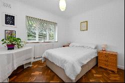 Greenways, Esher, Surrey, KT10 0QJ