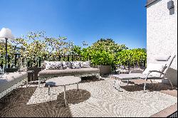 Top-class 300 sqm penthouse: light-filled living, large roof terraces and magnificent vie