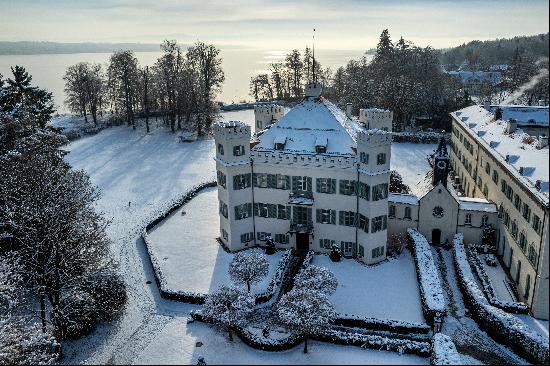 Schloss Possenhofen: Magnificent bel etage with lake view including attic floor