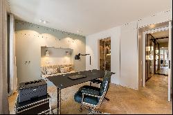 High-end apartment with 4 rooms and stylish, luxurious interior design in a top city loca