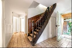 Top location Villenkolonie I: Old villa from 1890 for renovation and extension