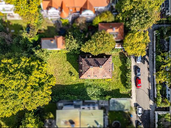 Top location Villenkolonie I: Old villa from 1890 for renovation and extension