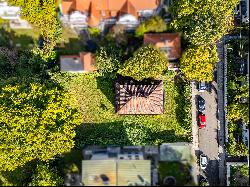 Top location Villenkolonie I: Old villa from 1890 for renovation and extension