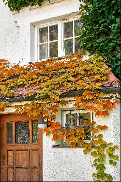 Enchanting Art Nouveau townhouse from 1912 with charming south-facing garden