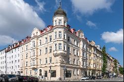 Stilvoll modernisierte 4-Zimmer-Wohnung mit Balkon im Altbau-Palais von 1900