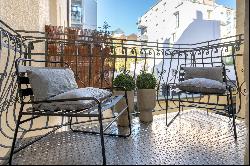 Stilvoll modernisierte 4-Zimmer-Wohnung mit Balkon im Altbau-Palais von 1900