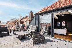 Stylish design: recently renovated 2-room apartment with large roof terrace