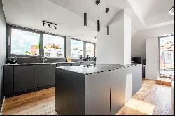 Stylish design: recently renovated 2-room apartment with large roof terrace