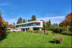 In 1. Seereihe mit grandiosem Alpenblick: Atemberaubende Architekten-Villa mit Schwimmhal