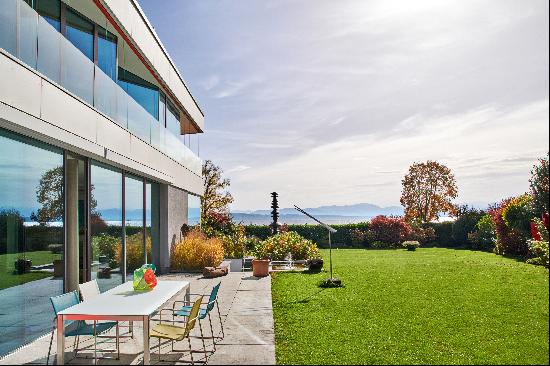 In 1. Seereihe mit grandiosem Alpenblick: Atemberaubende Architekten-Villa mit Schwimmhal