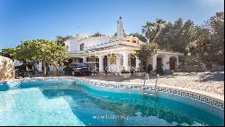 Picturesque Villa with pool for sale in Portimão, Algarve, Portugal