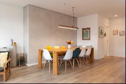 Contemporary T3 Apartment in Lisbon’s Prestigious Estrela Neighborhood with Two Parking S