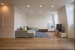 Contemporary T3 Apartment in Lisbon’s Prestigious Estrela Neighborhood with Two Parking S