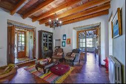 Natural stone finca with views into the valley