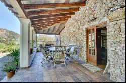 Natural stone finca with views into the valley