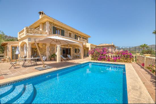 Charming Mediterranean villa in walking distance to the village