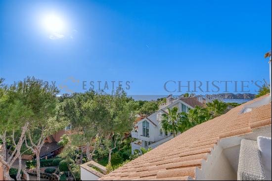 Beautiful penthouse in Nova Santa Ponsa with large roof terrace and sea views