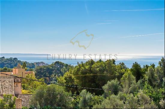 Well kept villa in Genova with partial sea views