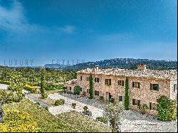 Prestigious finca in Pollensa with partial sea views