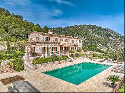 Prestigious finca in Pollensa with partial sea views