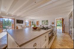 Prestigious finca in Pollensa with partial sea views