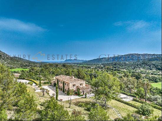 Prestigious finca in Pollensa with partial sea views