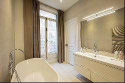 Paris 16th District – An elegant 3-bed apartment