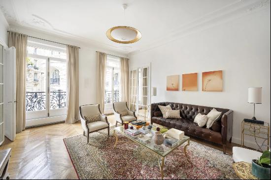 Paris 16th District - An elegant 3-bed apartment