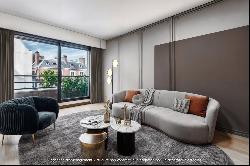 Paris 7th District –  A bright 2/3 bed apartment