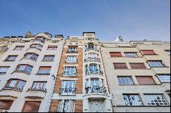 Sale - Apartment Paris 16th (Auteuil)