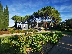 Château & guardian cottage, with pool and jacuzzi, set within well managed gardens