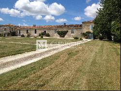 Saintes - Magnificent 14th-century Manor house