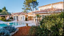 Near Bordeaux - Provençal-Style Villa with Landscaped Garden